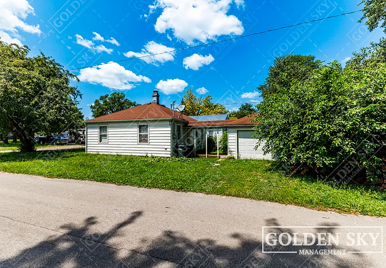 3120 S Monroe St — Photo 1