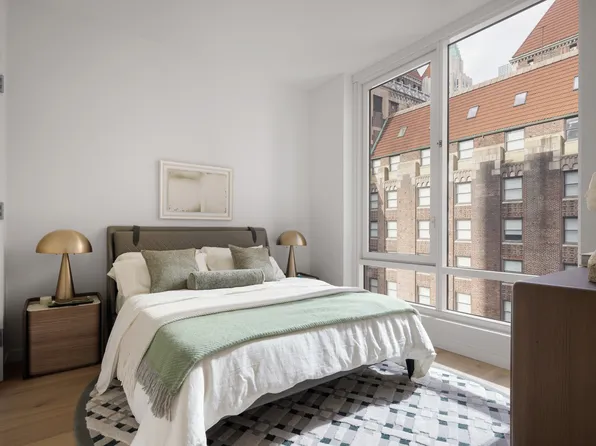 135 East 47th Street image 5 of 15