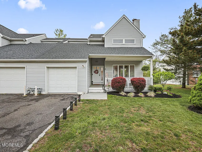 2 Oyster Creek Dr — Photo 1