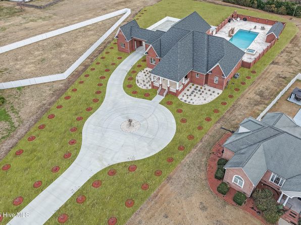 3411 Charter Oaks Drive, Farmville, NC 27828