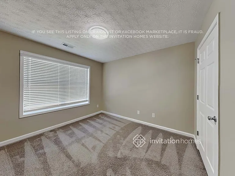 110 Parkway Dr — Photo 12