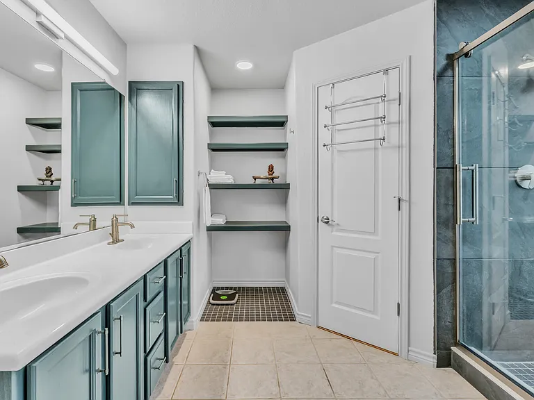 221 Cedar Ridge Dr — Photo 12