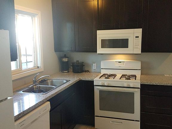 3rd image of 906 1/2 W 84th St