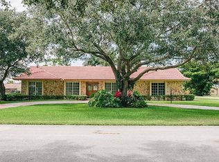 11889 SW 44 St, Davie, FL 33330