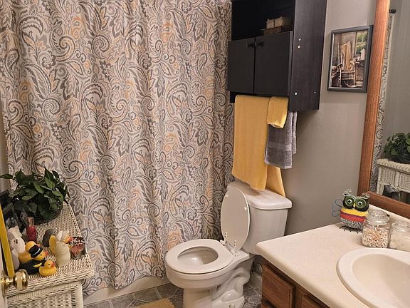 5th image of 105 Persimmon Way