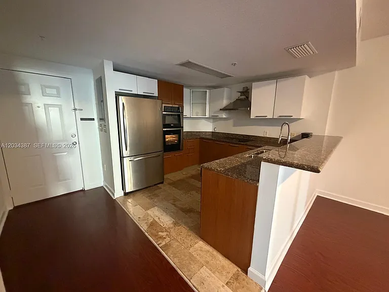 170 SE 14th St #1406 — Photo 7