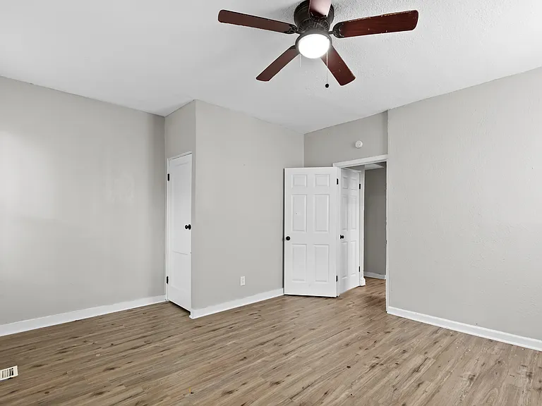 2833 Miami St — Photo 34