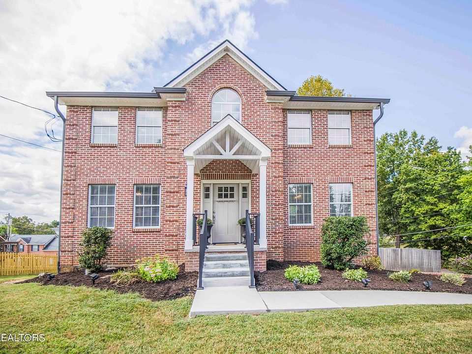 1st image of 921 Turnberry Dr
