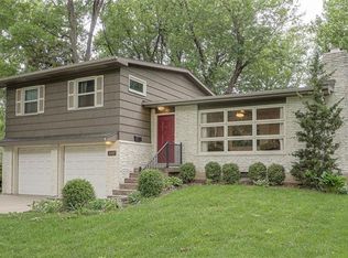 6908 Reeds Rd, Prairie Village, KS 66208