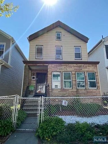 1st image of 70 Lincoln St