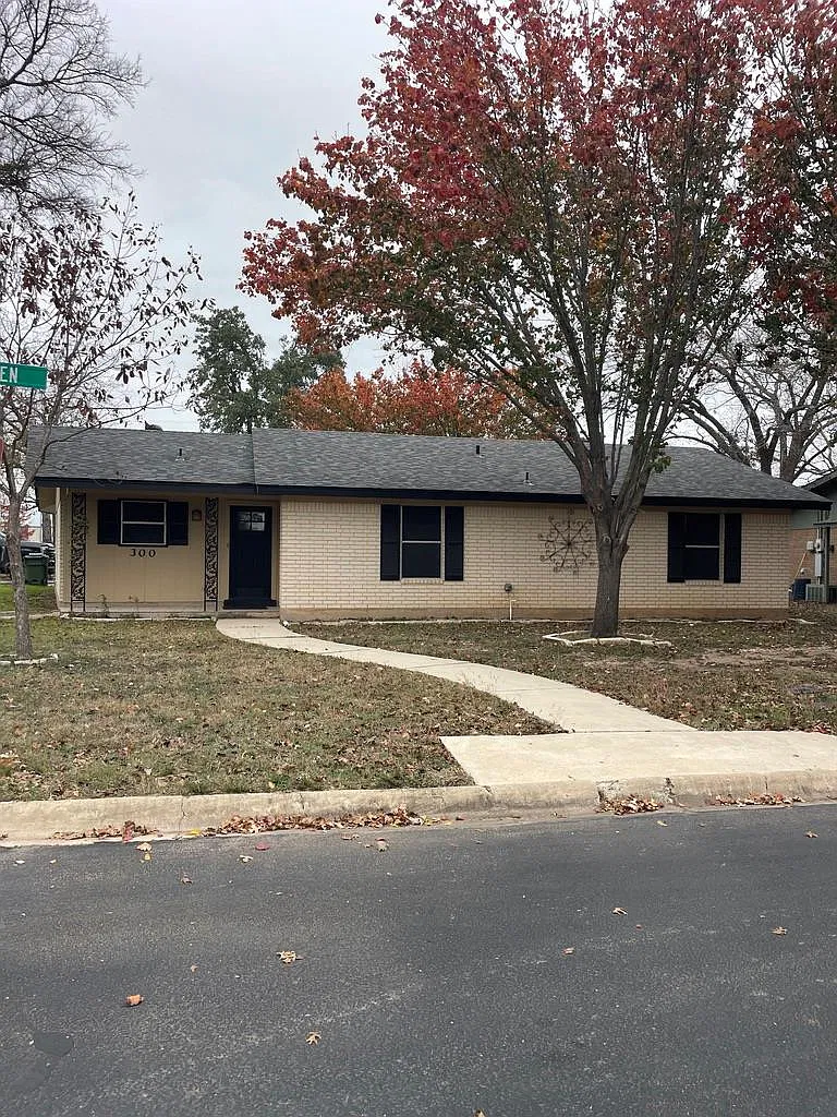 3 bed, 2.0 bath, 1914 sqft, $1,900 — Photo 3