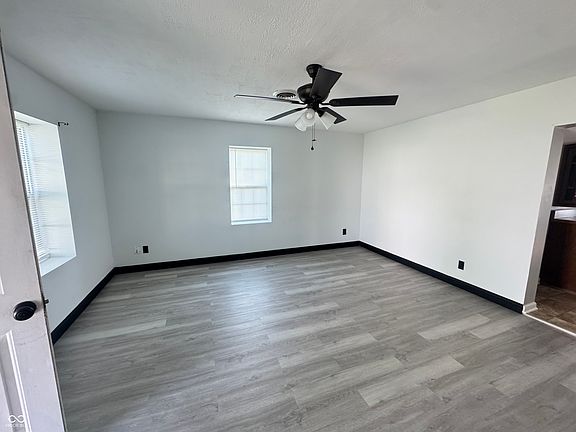 4th image of 608 S Broadway St