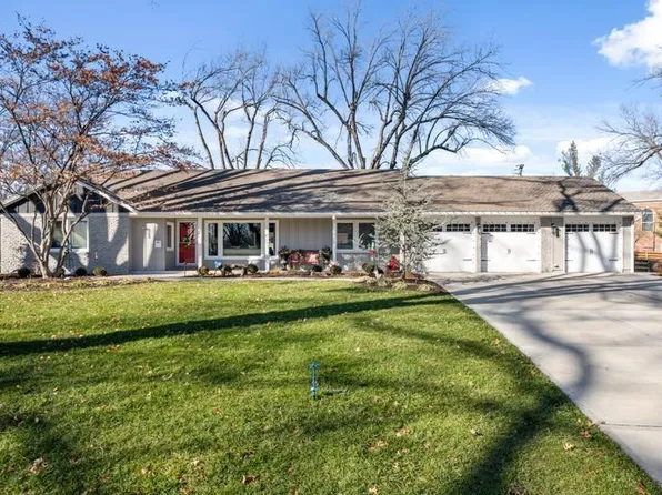 9532 Belinder Rd, Leawood, KS 66206
