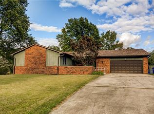 2736 Rob Roy Pl, Decatur, IL 62521