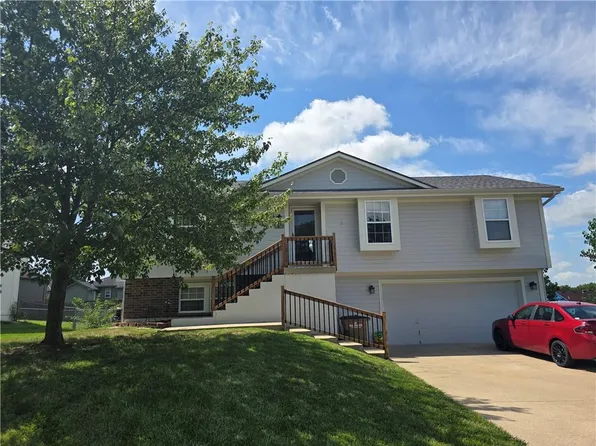 1609 Johnston Dr, Raymore, MO 64083