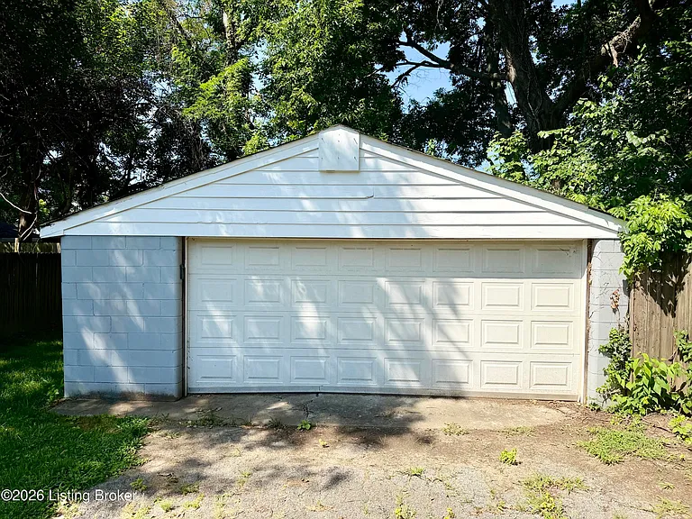 1104 Barret Ave — Photo 10