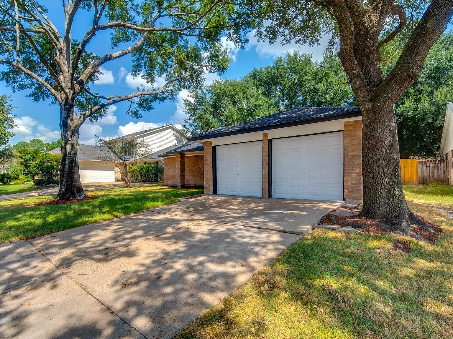 3 bed, 2.0 bath, 1810 sqft, $2,100 — Photo 2