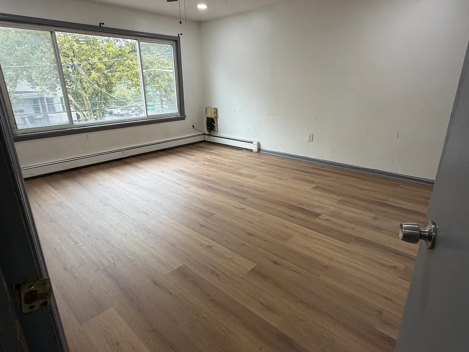 3 bed, 1350 sqft, $2,850 — Photo 2