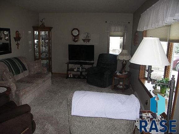4th image of 1007 N Elmhurst Ave