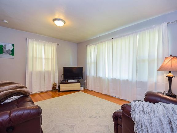 2nd image of 951 Norbourne Ave