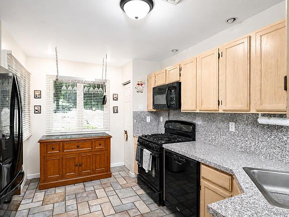 5th image of 3501 Homestead Court