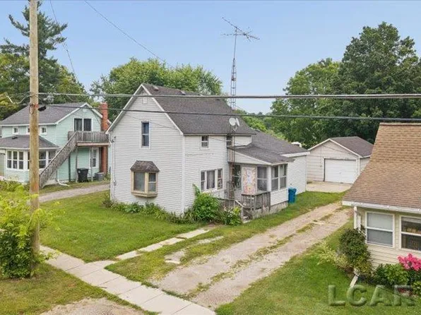 215 Woodstock St, Cement City, MI 49233