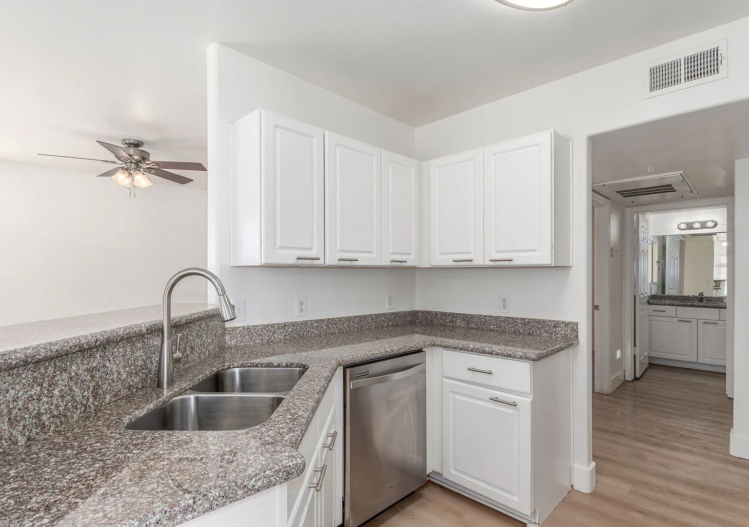 2 Bedroom 2 Bathroom Condo- Downtown Gilbert — Photo 4
