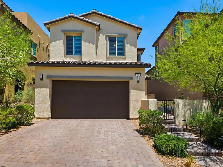 11824 Pelican Butte Ave — Photo 2