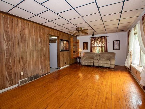 3rd image of 58844 Mason St