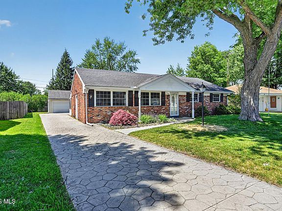 3rd image of 608 Diana Dr