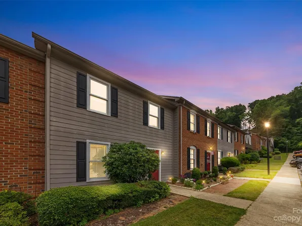 2 Sleepy Hollow Ln, Swannanoa, NC 28778