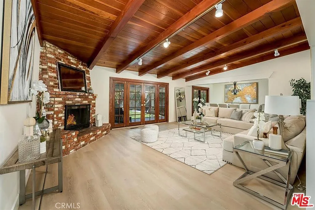 3 bed, 2294 sqft, $6,250 — Photo 4