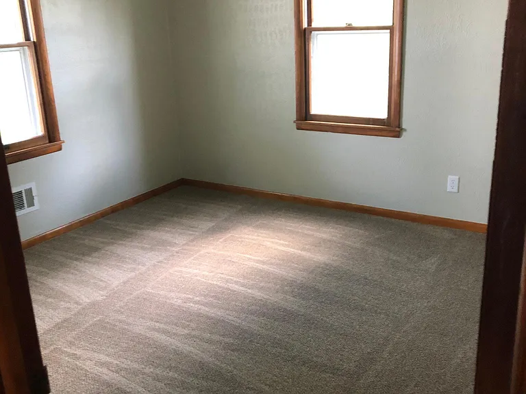 121 E Russell Ave — Photo 8