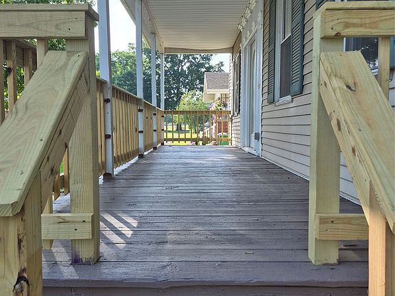 3rd image of 609 Washington St