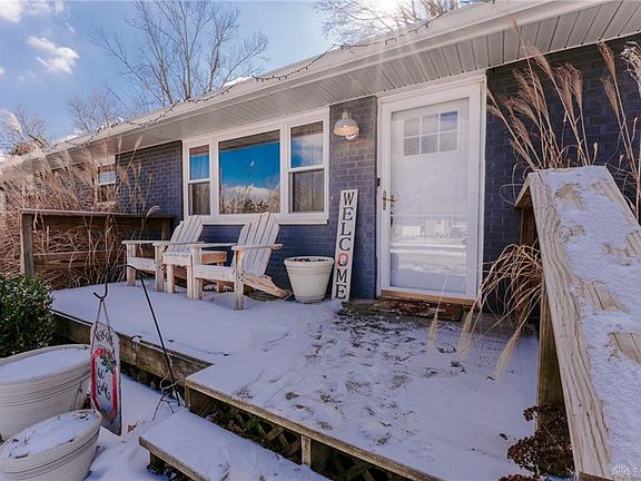 3rd image of 643 Robindale Dr