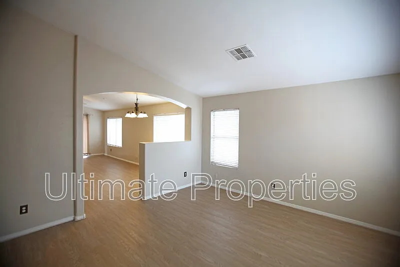 3 bed, 2.0 bath, 1320 sqft, $1,995 — Photo 3