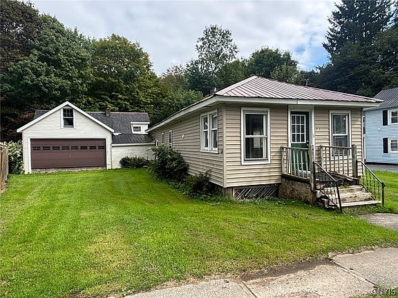 5th image of 938 Alexandria St