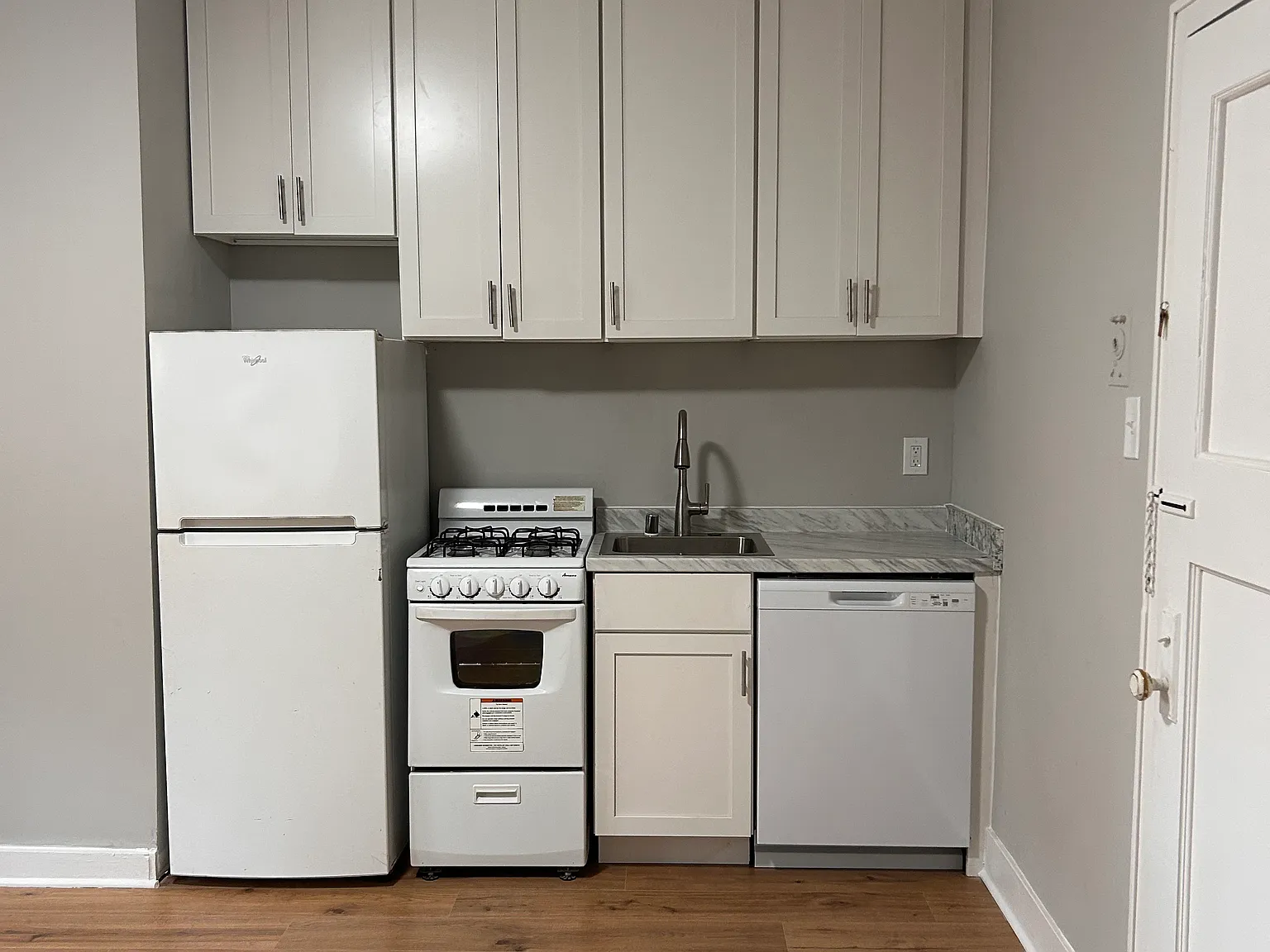 Newly Renovated Milwaukee Lower East Side Studio/ One bed Apartments- Located Near Brady Street — Photo 2