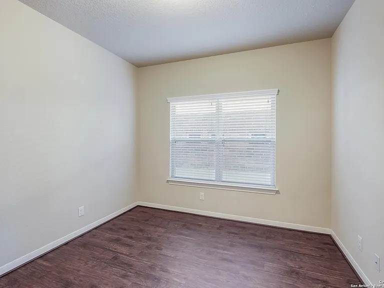 105 Fischer Dr — Photo 14