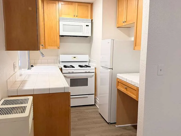 Virgil Apartments — Photo 11