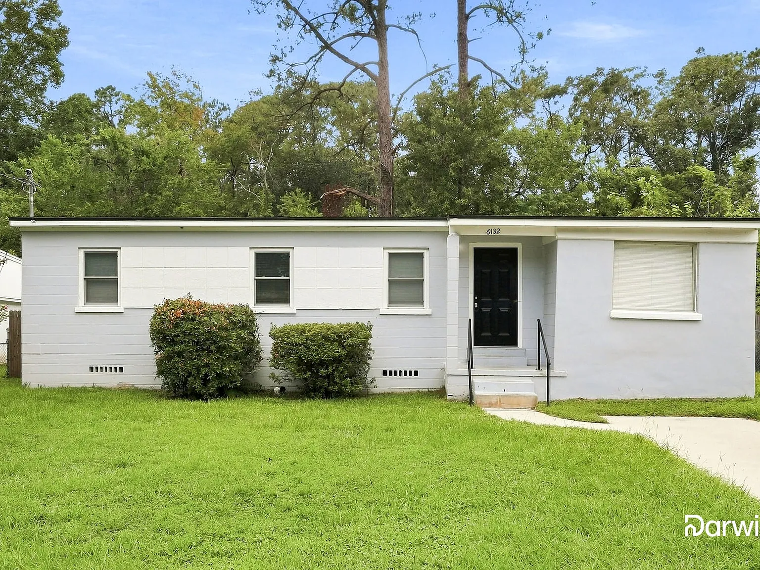 3 bed, 1.0 bath, 1048 sqft, $1,355 — Photo 1