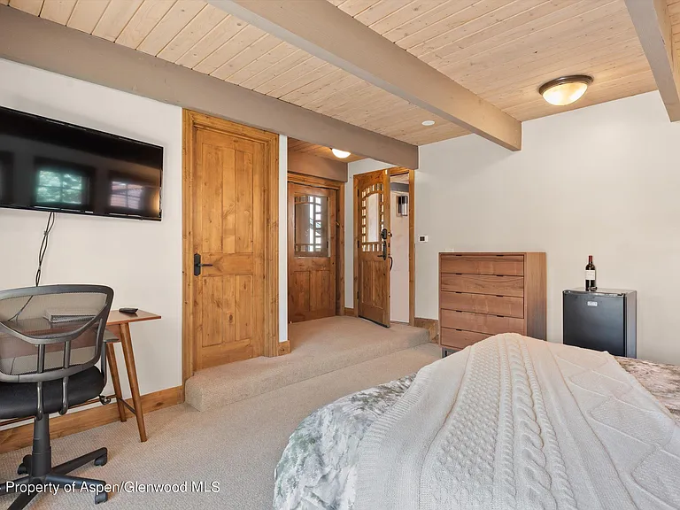 64 Eastwood Dr — Photo 22