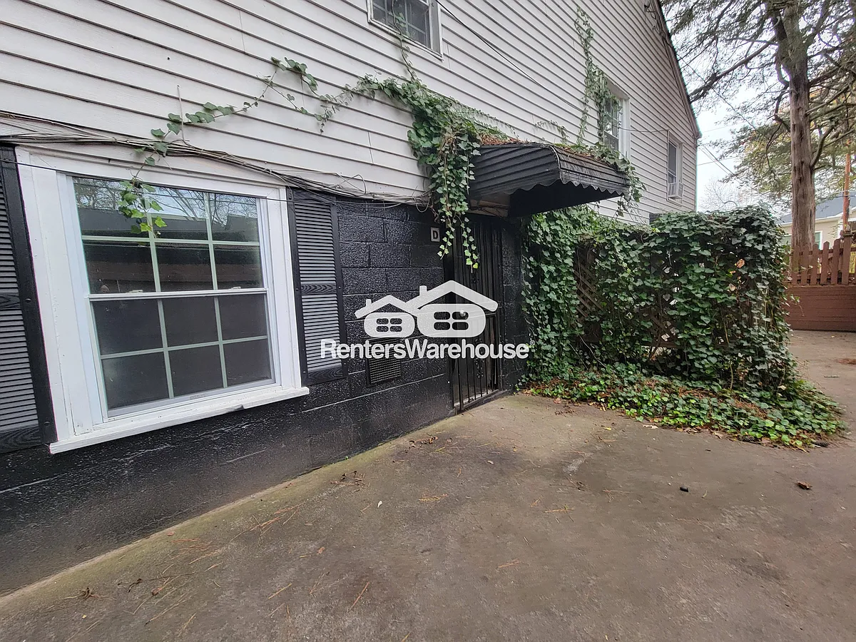 Building Photo - 1056 Regent St SW #C