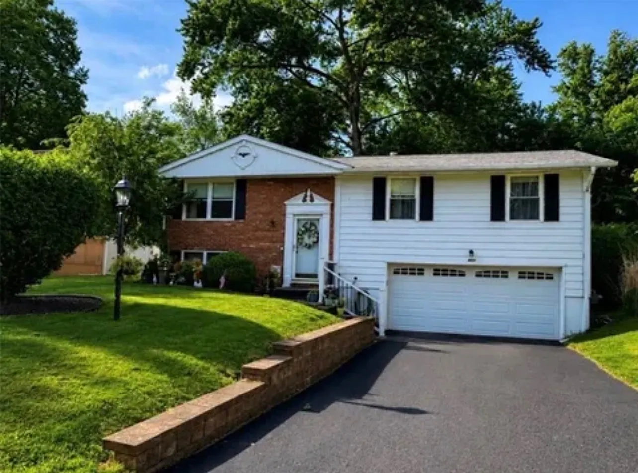 3 bed, 1134 sqft, $1,700 — Photo 2