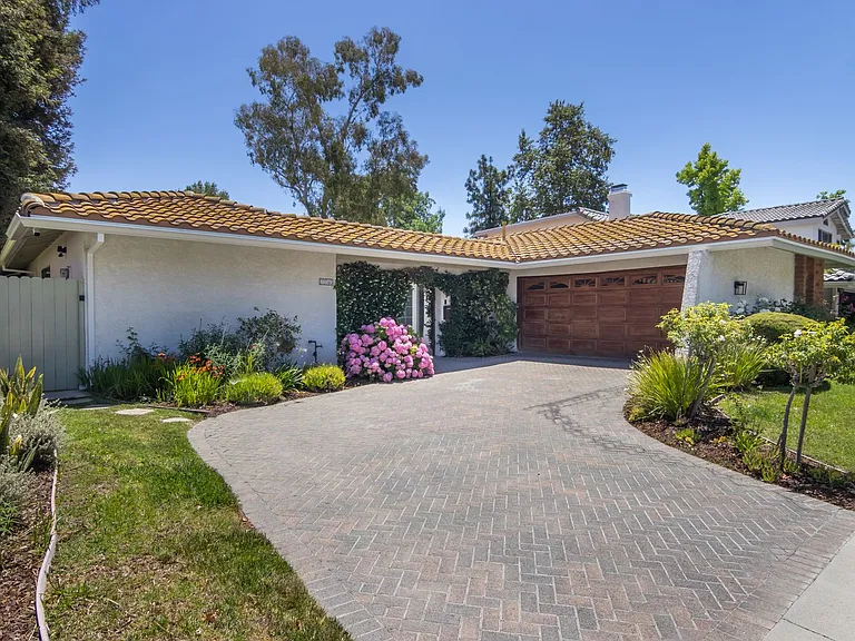 32046 Kingspark Ct — Photo 2