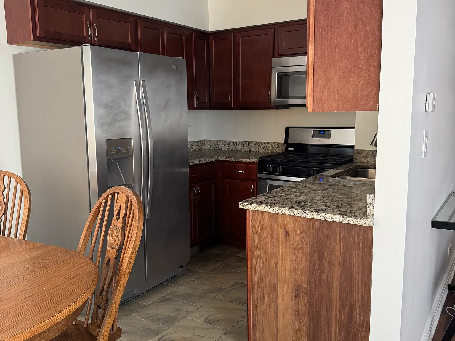 2 bed, 1.5 bath, 1200 sqft, $2,300 — Photo 2