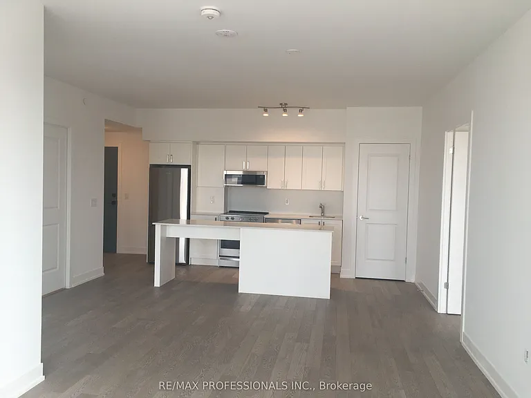 1063 Douglas McCurdy Cmn #409 — Photo 13