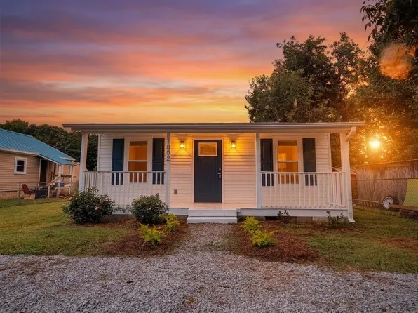 1002 Carolyn St, Tuscumbia, AL 35674