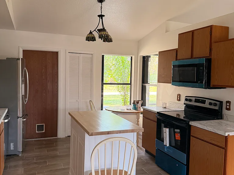 1207 SW Patricia Ave — Photo 4