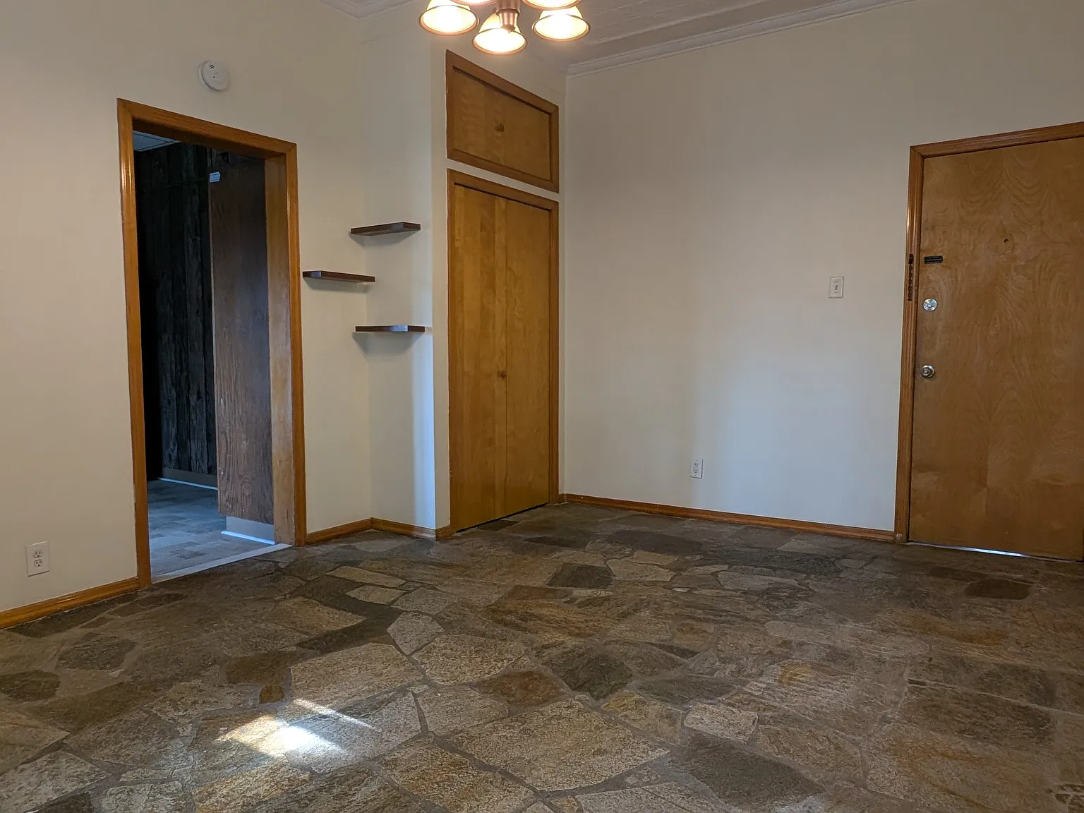 2 bed, 700 sqft, $2,000 — Photo 3